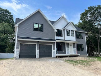 8 Senter St, Salem, NH 03079