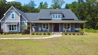 1715 Bullrun Valley Dr, Powell, TN 37849