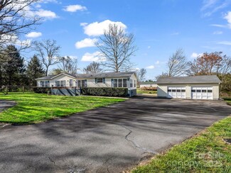 511 Crescent Way Unit 13, Horse Shoe, NC 28742
