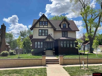 902 902 S 2nd Ave, St. James, MN 56081