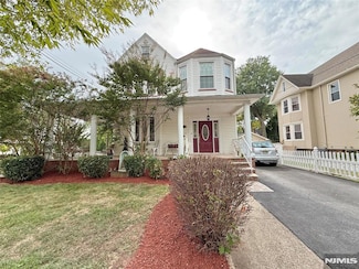 33 W Newell Ave, Rutherford, NJ 07070