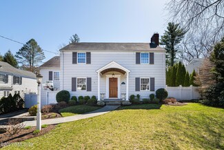 6 Knoll St, Riverside, CT 06878
