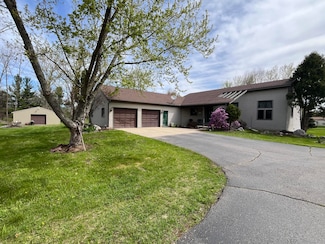 9610 Grange Ave NE, Rockford, MI 49341