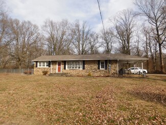 2225 N 4th St, Seelyville, IN 47803
