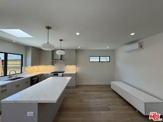 7808 Truxton Ave, Los Angeles, CA 90045