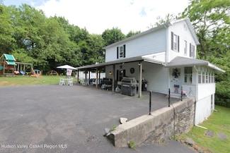 51 Lighthouse Dr, Saugerties, NY 12477
