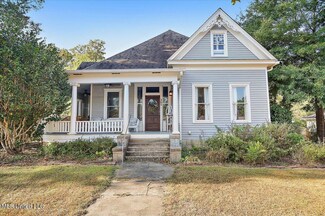 305 W Georgetown St, Crystal Springs, MS 39059