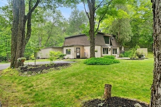 2 Little Hook Rd, Lee, NH 03861