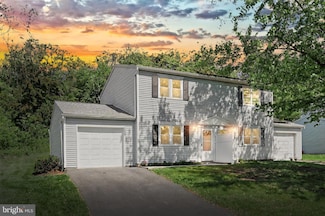 1059 Cloverton Dr, Columbia, PA 17512
