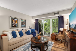 1600 Arundel St Unit 204, Saint Paul, MN 55117