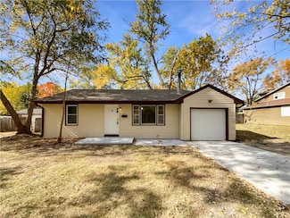 8210 Laurel Ave, Raytown, MO 64138