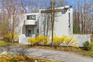 71 Tripp St, Mount Kisco, NY 10549