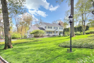 33 Pequot Trail, Westport, CT 06880