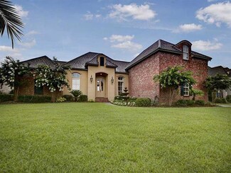 190 Islander Dr, Slidell, LA 70458