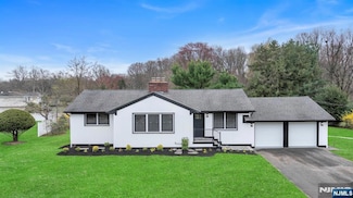 76 Hollywood Ave, Fairfield, NJ 07004