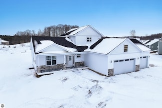 6880 Wayfarer Ln, Traverse City, MI 49685