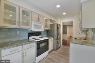 486 Colonial Ridge Ln, Arnold, MD 21012