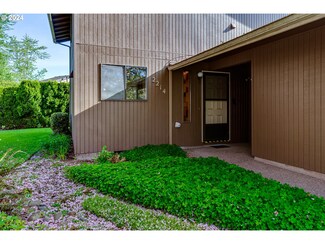 2214 Ridgeway Dr, Eugene, OR 97401
