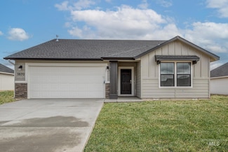 1870 N Thunderbolt St, Mountain Home, ID 83647