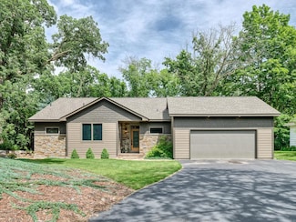 2848 Lake Blvd, Saint Paul, MN 55109