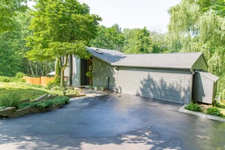 9 Ponderosa Dr, Clifton Park, NY 12065