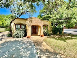 2702 23rd St Unit Front, Lubbock, TX 79410