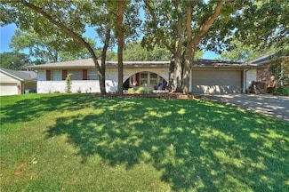 1013 Mary Lee Ln, Edmond, OK 73034