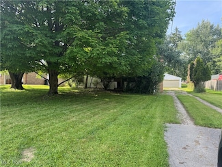 2886 Royalwood Rd, Broadview Heights, OH 44147