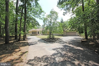 13 Peggys Ln, Southampton, NJ 08088