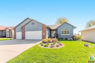 308 N Dewberry Ave, Sioux Falls, SD 57110