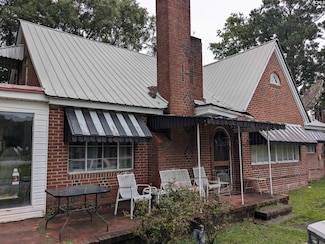 1608 S 5th St, Hartsville, SC 29550