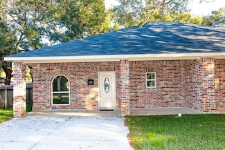 507 E Foley St, Alvin, TX 77511