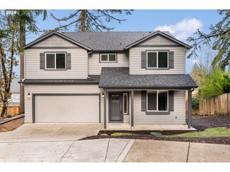 654 S 68th St, Springfield, OR 97478