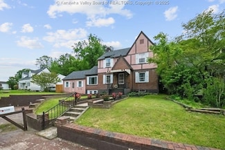 608 Kanawha Ave E, Clendenin, WV 25045