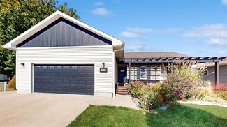 503 W Pleasantview Dr, Prairie City, IA 50228