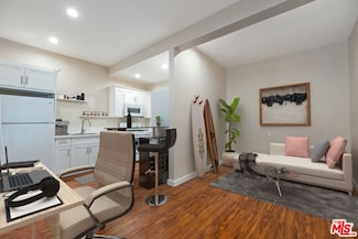 1115 N Beverly Glen Blvd, Los Angeles, CA 90077