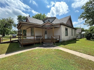 101 W Taylor St, Caney, KS 67333