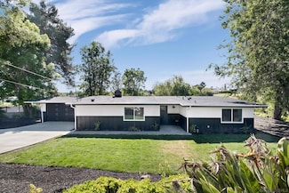 557 Sunset Dr, Vista, CA 92081