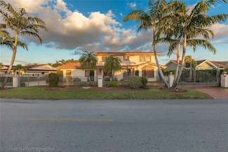 19701 W Oakmont Dr, Hialeah, FL 33015