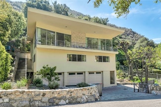 1220 Country Club Dr, Burbank, CA 91501