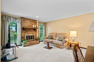 9956 Edelweiss Cir, Shawnee, KS 66203