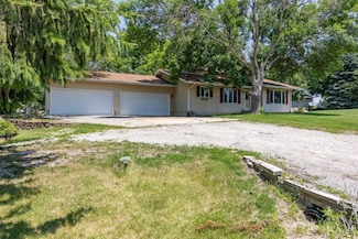 2914 Windy Ridge Rd NE, Swisher, IA 52338