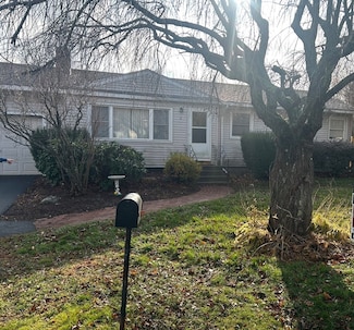 4 Meadowview Ln, Milford, MA 01757