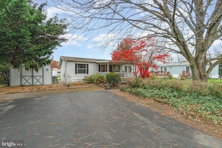 35 Hathaway Dr, Carlisle, PA 17015