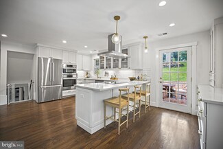 7109 Fort Hunt Rd, Alexandria, VA 22307