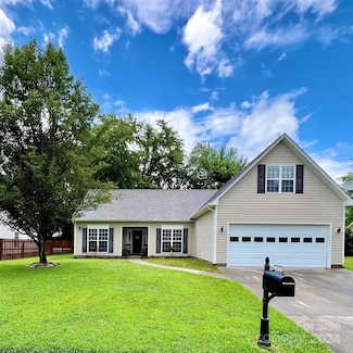 379 Running Briar Rd, Fletcher, NC 28732