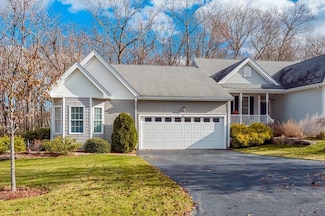 56 Taft Hill Ln, Uxbridge, MA 01569