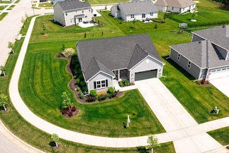 1143 Juniper Ln, Oconomowoc, WI 53066