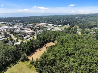 7481 S State St, Harbor Springs, MI 49740