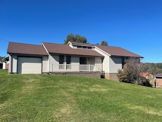 153 Ashley St, Pounding Mill, VA 24637